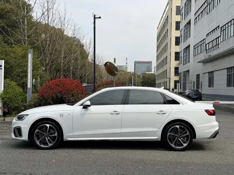 Audi a4 l 2025 2 million units Enjoyable Edition 40 TFSI Fashion Dynamic Edition 2025 — миниатюра 3
