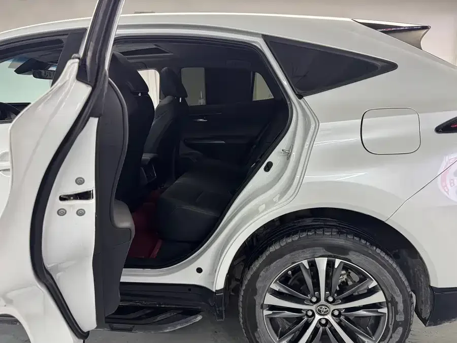 Toyota Venza Venza 2022 2.0L CVT 2WD Luxury Edition 2022 — миниатюра 2