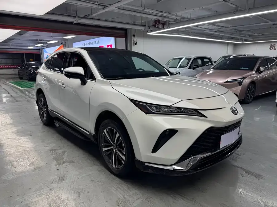 Toyota Venza Venza 2022 2.0L CVT 2WD Luxury Edition 2022 — миниатюра 3
