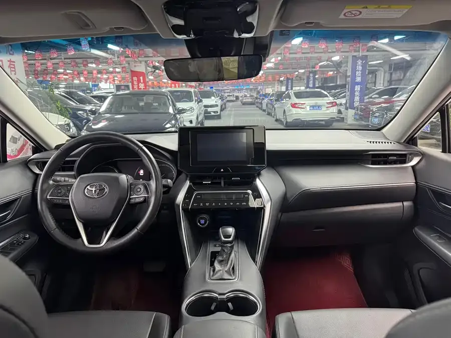 Toyota Venza Venza 2022 2.0L CVT 2WD Luxury Edition 2022 — миниатюра 4
