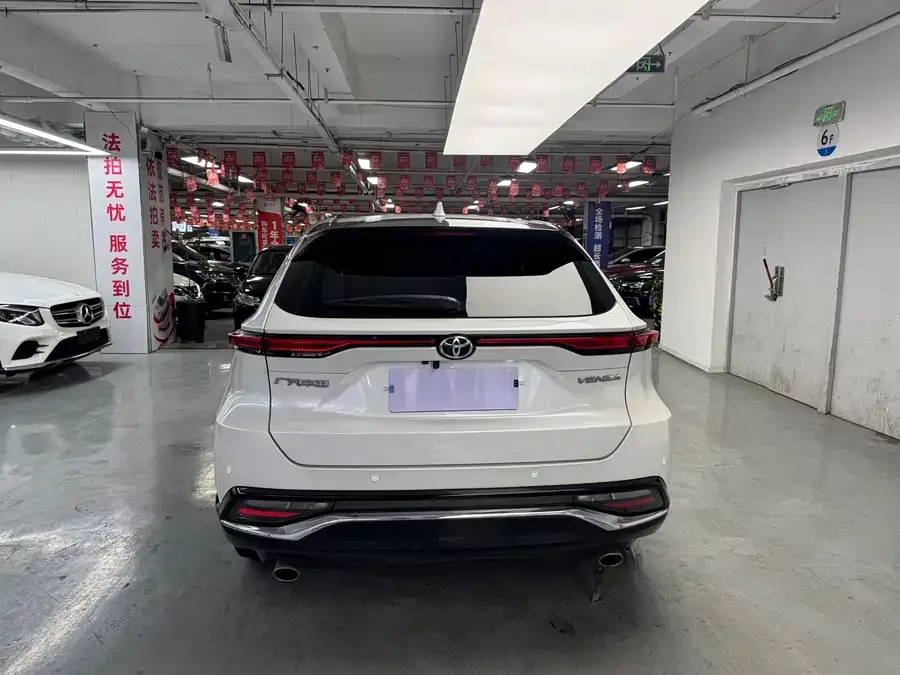 Toyota Venza Venza 2022 2.0L CVT 2WD Luxury Edition 2022 — миниатюра 5