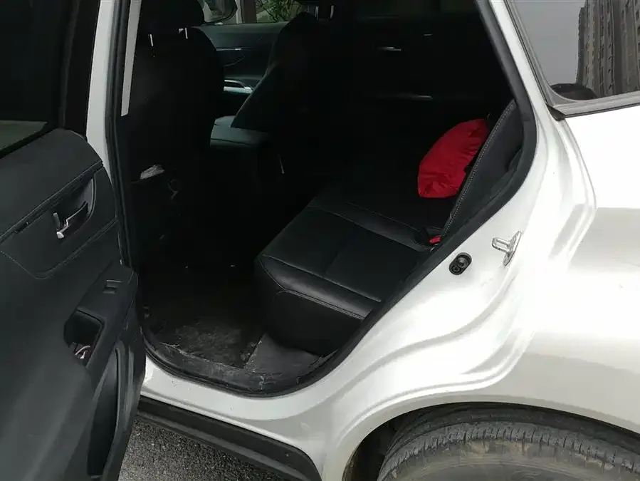 Toyota Venza Venza 2022 2.0L CVT 2WD Luxury Edition 2022 — миниатюра 5