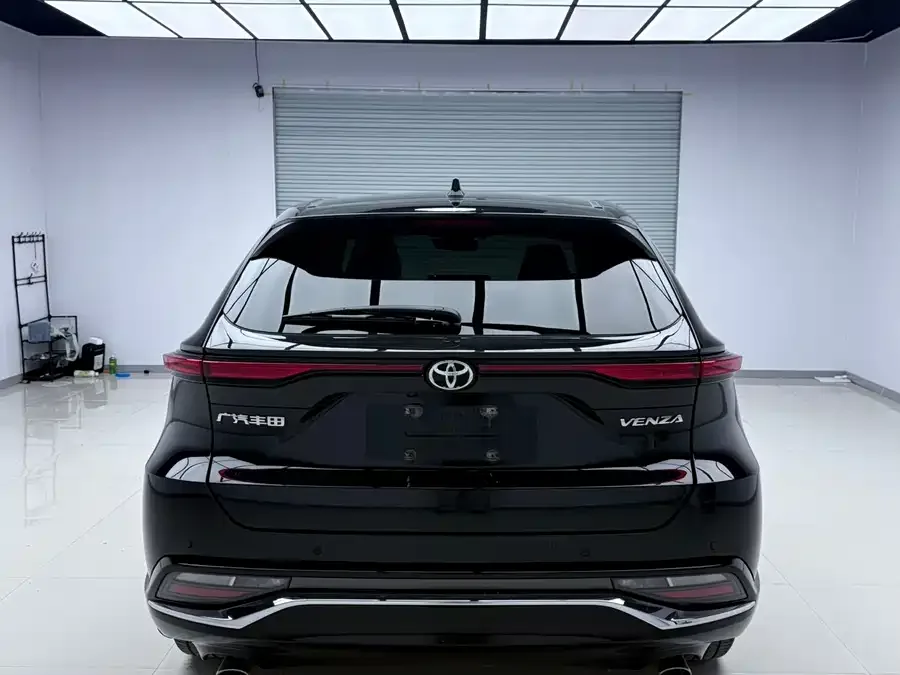 Toyota Venza Venza 2022 2.0L CVT 2WD Premium Edition 2023 — миниатюра 2