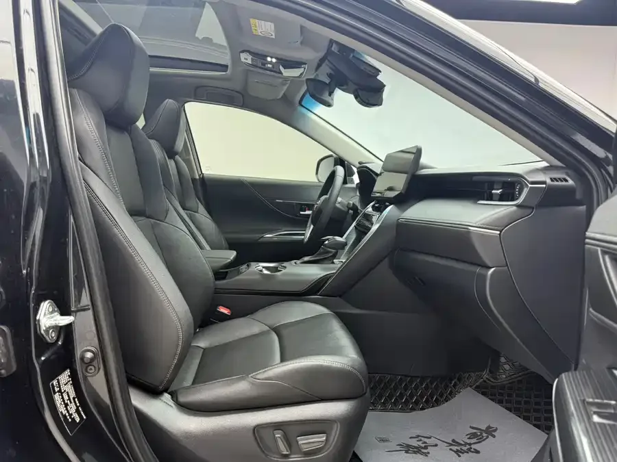 Toyota Venza Venza 2022 2.0L CVT 2WD Premium Edition 2023 — миниатюра 5