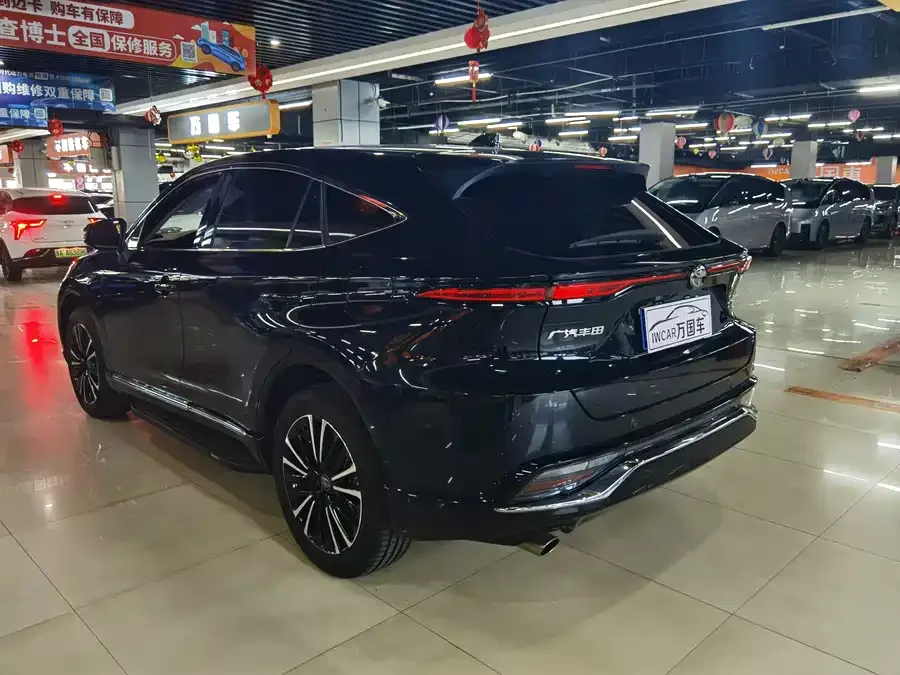Toyota Venza Venza 2022 2.0L CVT 2WD Premium Edition 2023 — миниатюра 3