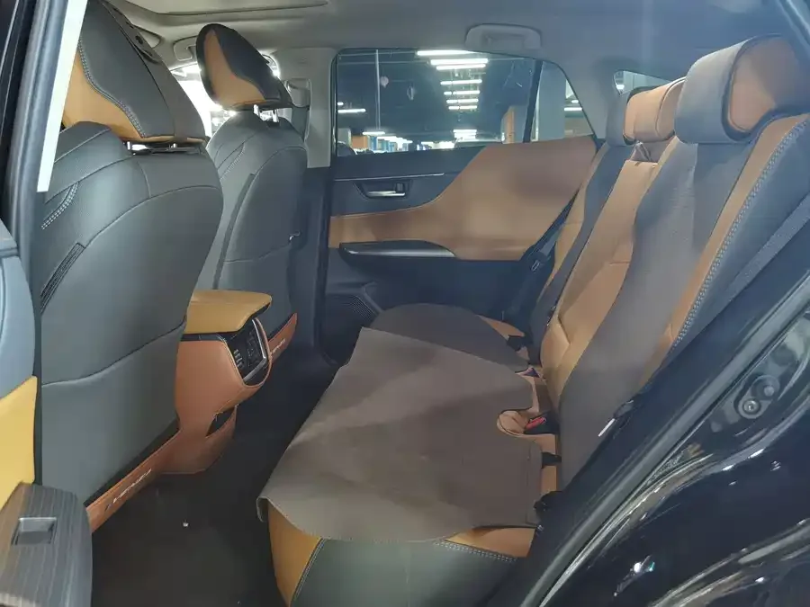 Toyota Venza Venza 2022 2.0L CVT 2WD Premium Edition 2023 — миниатюра 4