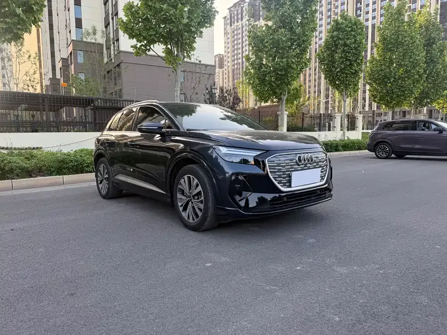 Audi Q4 e-tron 2022 40 e-tron Creative Edition 2023 — миниатюра 3