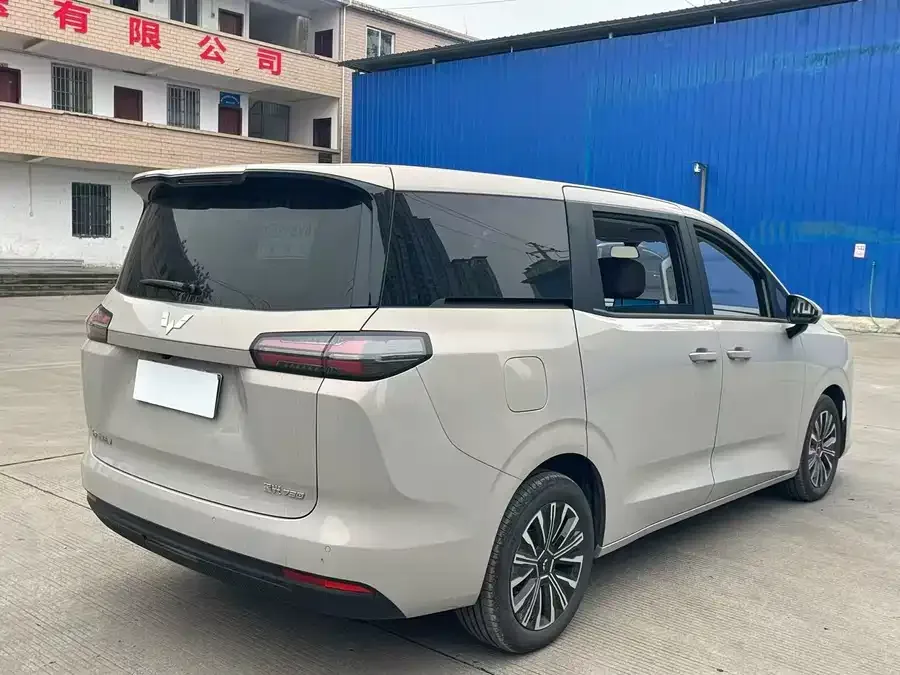 Wuling Starlight 730 New Energy Starlight 730 New Energy 2025 Plug-in Hybrid 125km Luxury Model 2025 — миниатюра 2