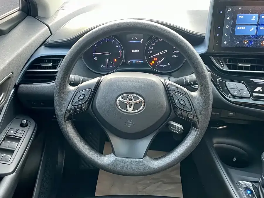 Toyota IZOA Yize IZOA 2023 2.0L Yixiang Edition 2023 — миниатюра 5
