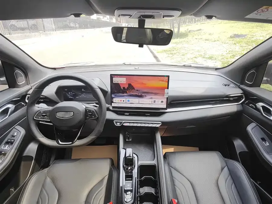 Geely Coolray SX11 Geely Binyue 2025 Model Binyue L 1.5TD DCT Star Diamond 2025 — миниатюра 4