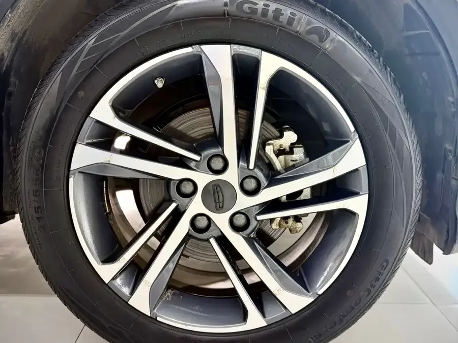 Geely Coolray SX11 Binyue 2021 1.4T DCT Diamond Edition 2022 — миниатюра 3