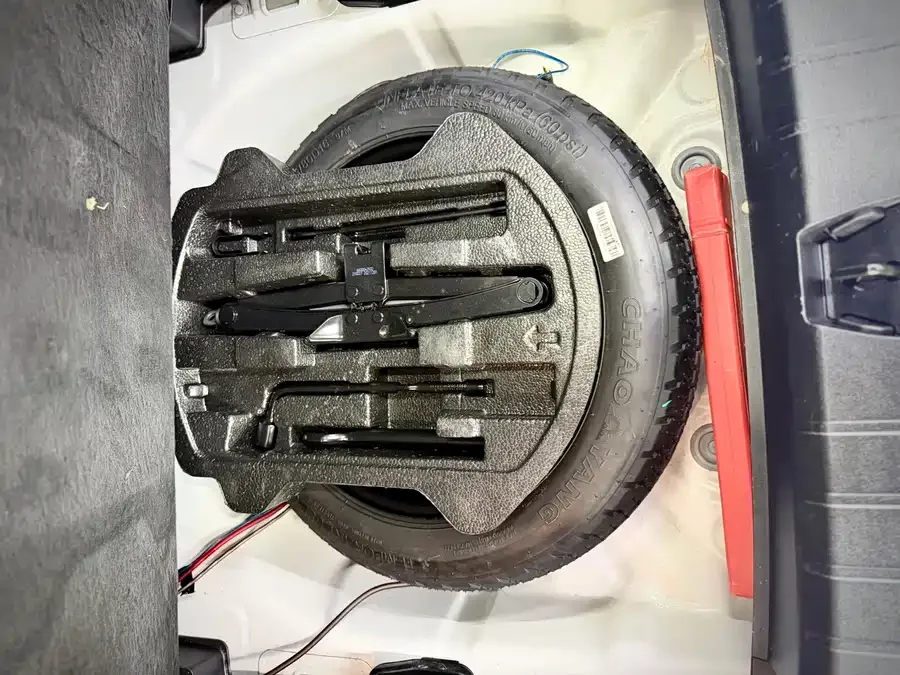 Geely Coolray SX11 Binyue 2021 1.4T DCT Diamond Edition 2022 — миниатюра 5
