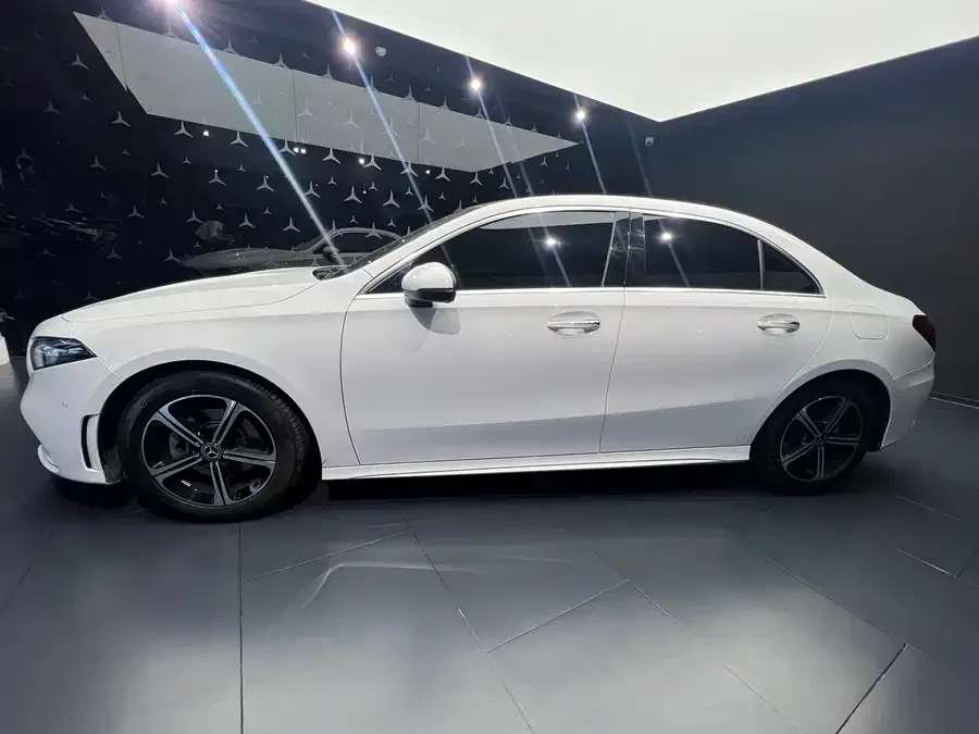 Mercedes-Benz Class A Mercedes-Benz A-Class 2022 A 200 L Sports Sedan Dynamic Edition 2022 — миниатюра 3