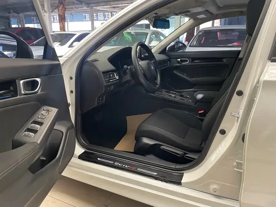 Honda Civic 2023 Civic 240TURBO CVT Power Edition 2023 — миниатюра 2