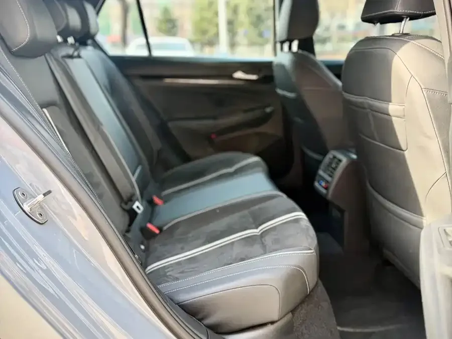 Volkswagen golf Golf 2021 280TSI DSG R-Line 2022 — миниатюра 5