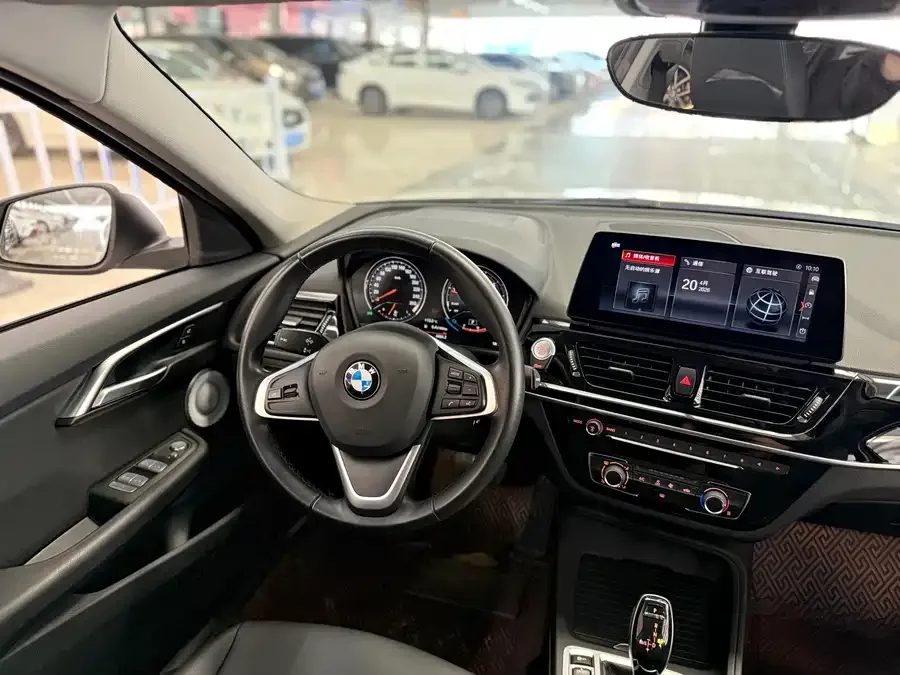 BMW 1 series BMW 1 Series 2022 120i M Sport Edition 2022 — миниатюра 3