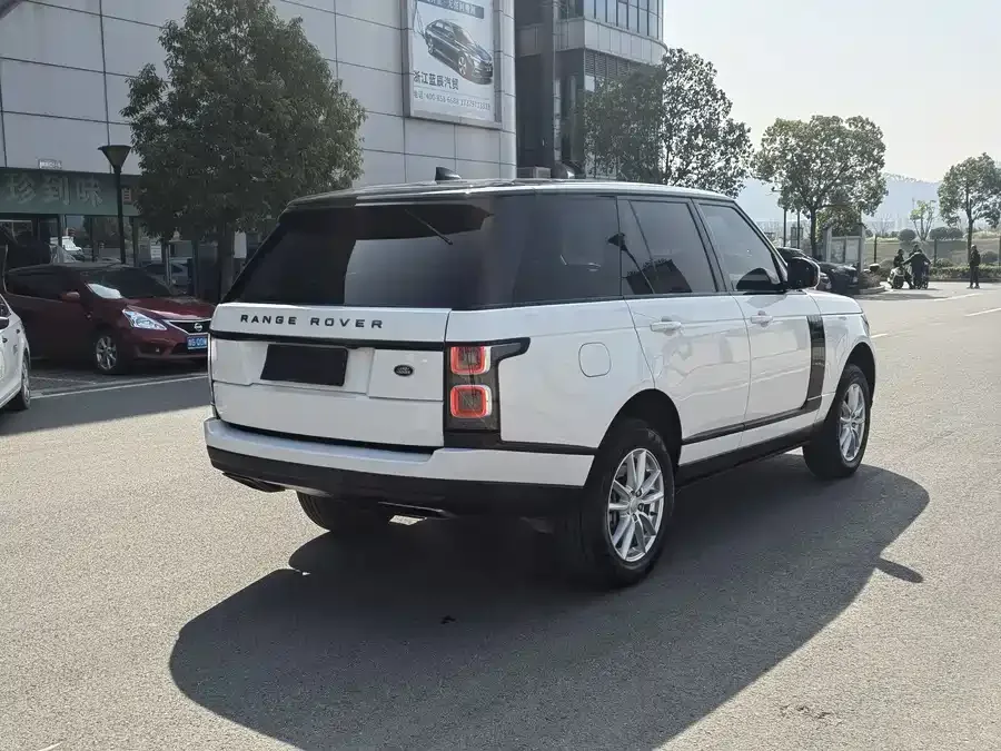 Land Rover Range Rover Range Rover 2022 3.0 L6 360PS Grand Edition 2022 — миниатюра 2