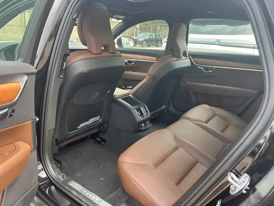 Volvo S90 2025 B5 Zhiyi Luxury Edition 2025 — миниатюра 2