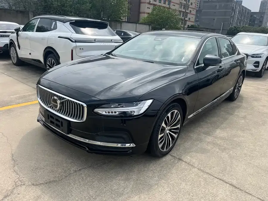 Volvo S90 2025 B5 Zhiyi Luxury Edition 2025 — фото 1, купить с доставкой в Москву
