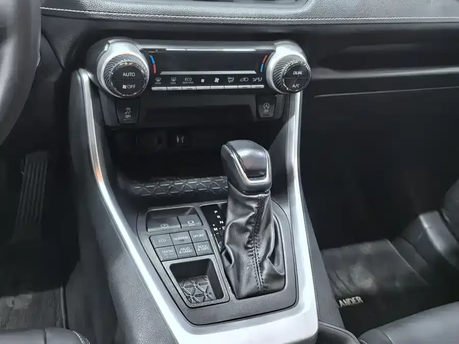 Toyota Wildlander Wildlander 2022 2.0L CVT 4WD Luxury PLUS Edition 2022 — миниатюра 5