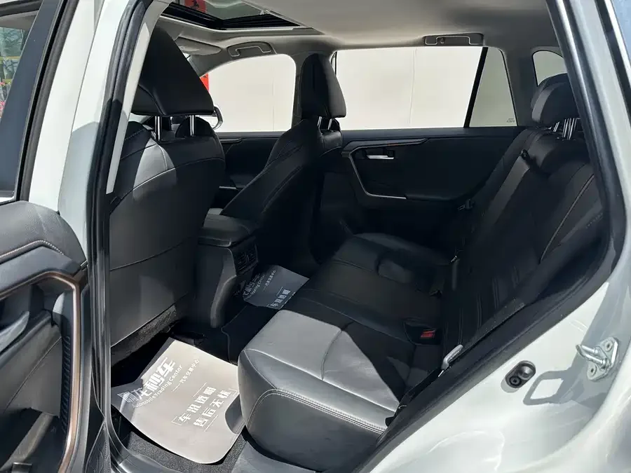 Toyota Wildlander Wildlander 2022 2.0L CVT 2WD Knight Edition 2023 — миниатюра 5