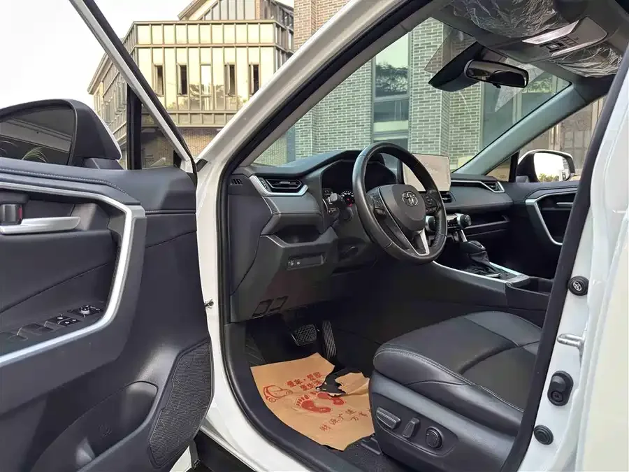 Toyota Wildlander Wildlander 2023 2.0L CVT 2WD Urban Edition 2023 — миниатюра 2