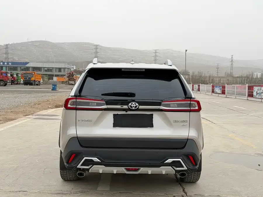 Toyota Wildlander Wildlander 2022 2.0L CVT 4WD Luxury PLUS Edition 2023 — миниатюра 2