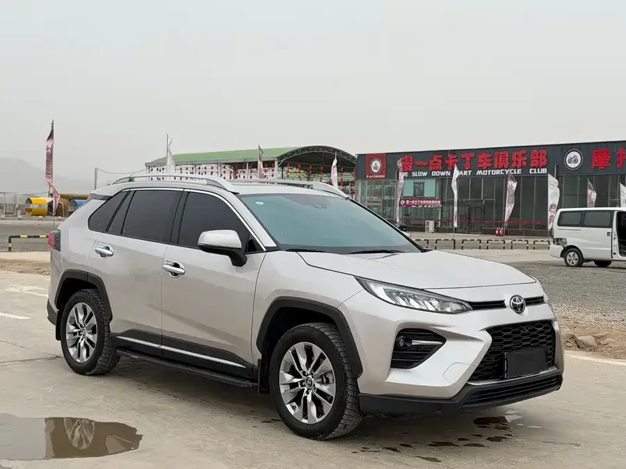 Toyota Wildlander Wildlander 2022 2.0L CVT 4WD Luxury PLUS Edition 2023 — миниатюра 3