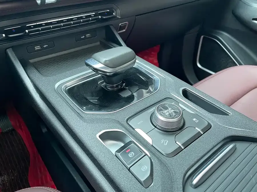 Geely Okavango Haoyue 2022 1.8TD DCT Luxury 7-seater 2023 — миниатюра 4