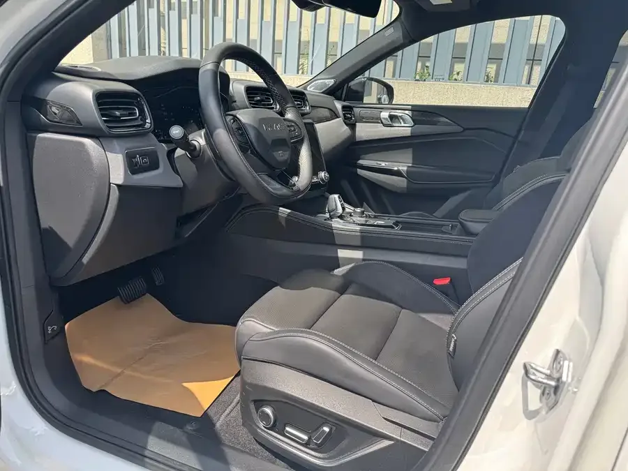 Lynk & Co 02 Hatchback Lynk & Co 02 Hatchback 2022 2.0TD Pro 2023 — миниатюра 3