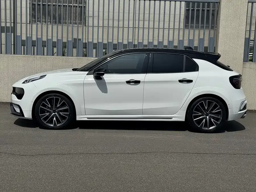 Lynk & Co 02 Hatchback Lynk & Co 02 Hatchback 2022 2.0TD Pro 2023 — миниатюра 4