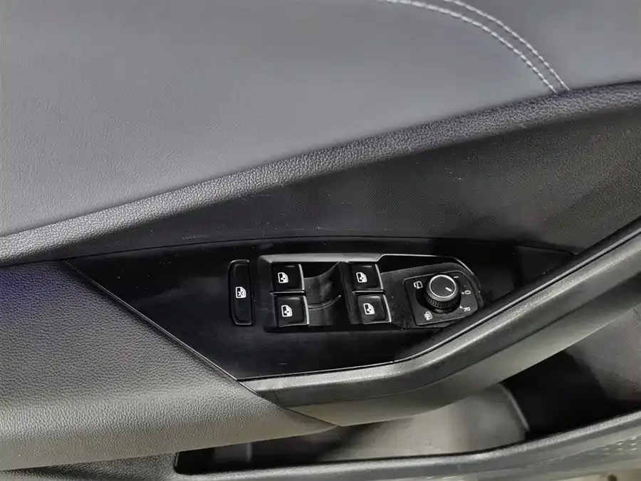 Volkswagen Sagitar 2023 Sagitar 300TSI DSG Beyond Edition 2024 — миниатюра 3