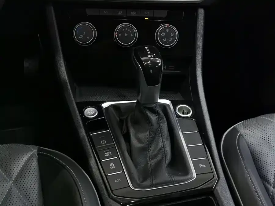 Volkswagen Sagitar 2023 Sagitar 300TSI DSG Beyond Edition 2024 — миниатюра 4