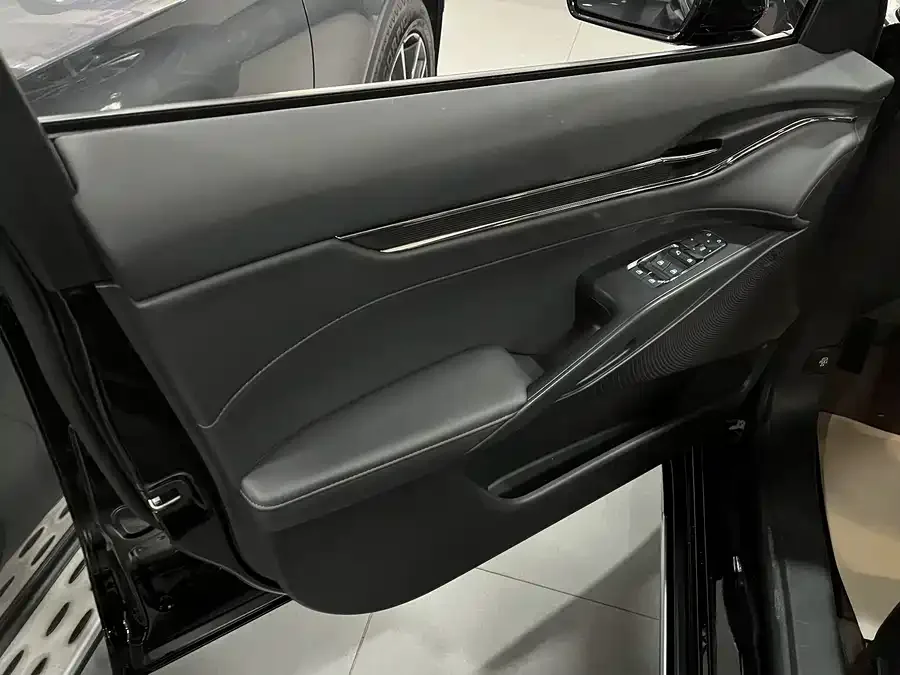 Ford Mondeo 2023 Mondeo EcoBoost 245 Luxury 2024 — миниатюра 4
