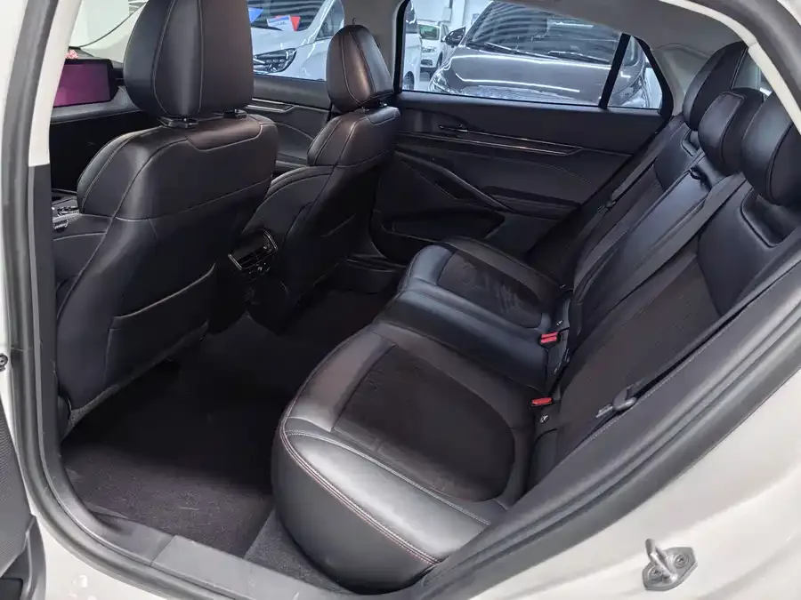 Ford Mondeo 2023 Mondeo EcoBoost 180 Luxury 2024 — миниатюра 2