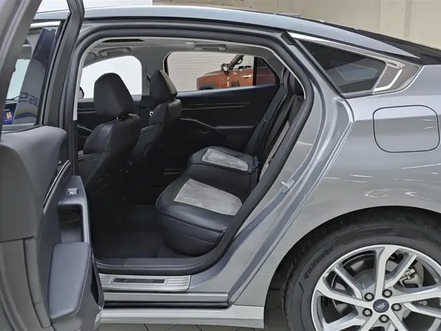 Ford Mondeo Mondeo 2022 facelift EcoBoost 245 luxury model 2023 — миниатюра 5