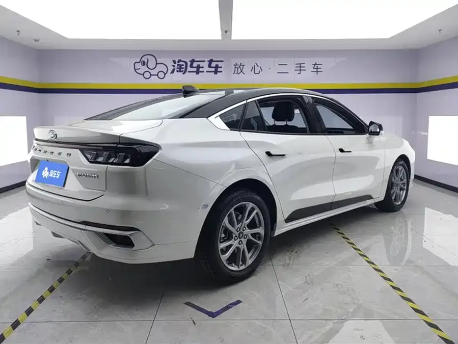 Ford Mondeo 2023 Mondeo EcoBoost 245 Luxury 2024 — миниатюра 3