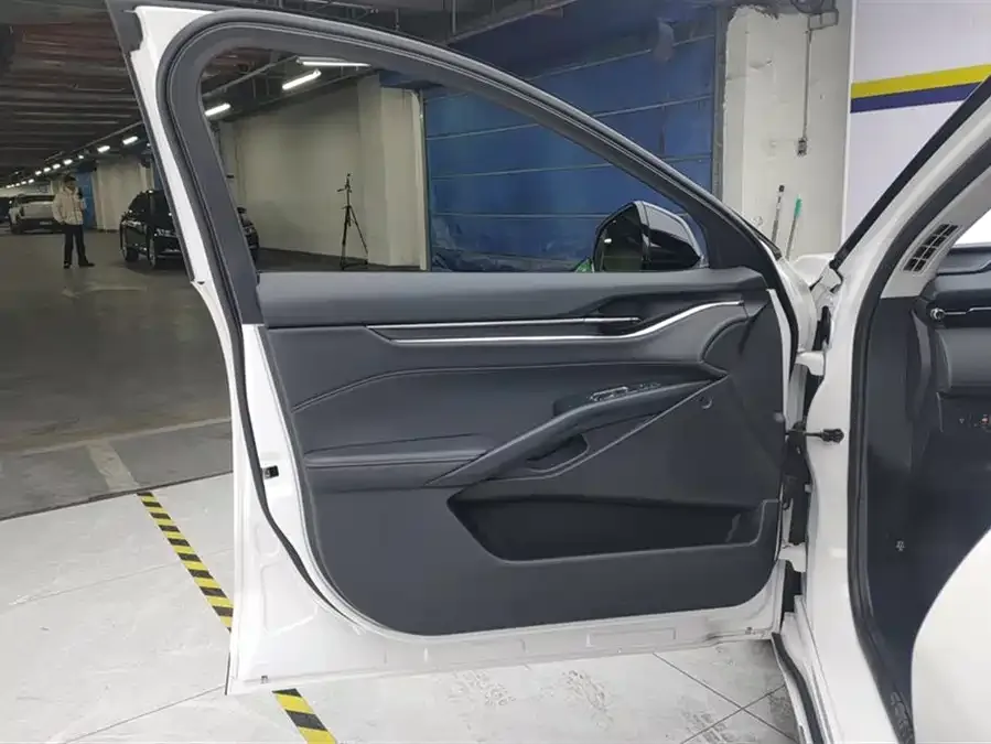 Ford Mondeo 2023 Mondeo EcoBoost 245 Luxury 2024 — миниатюра 4