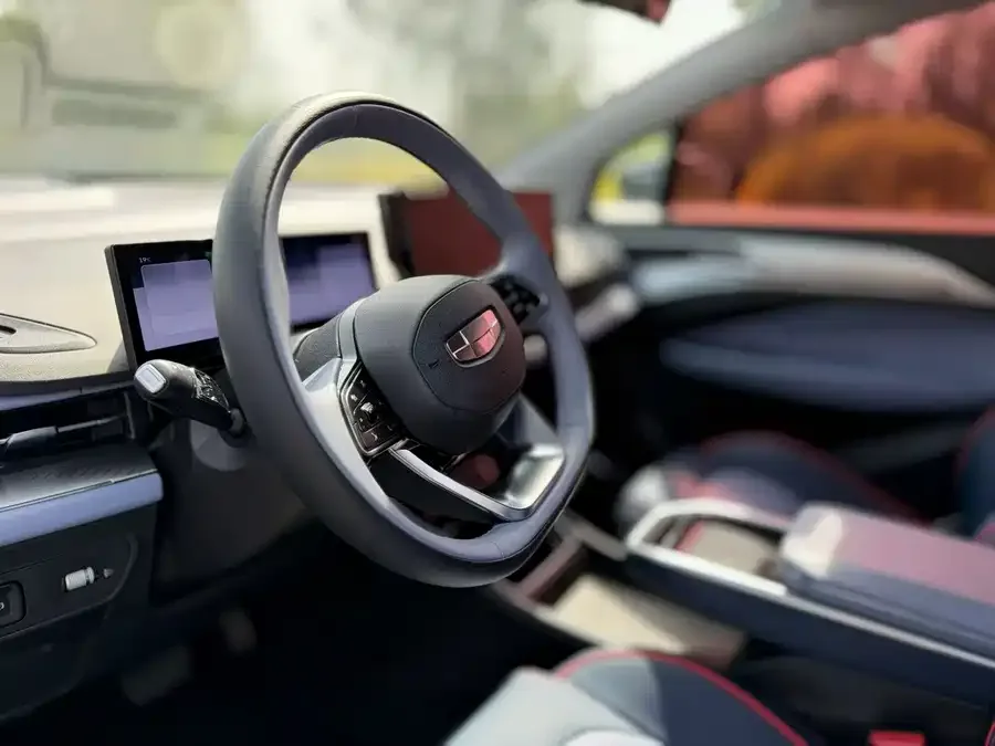 Geely M6 Geely Geometry M6 2022 450 New Enjoyment Edition 2023 — миниатюра 2