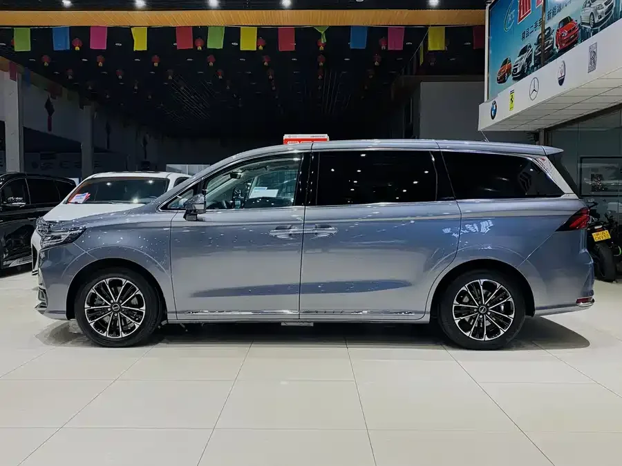 Roewe iMAX8 Roewe iMAX8 2022 400TGI Honor Edition 2022 — миниатюра 3