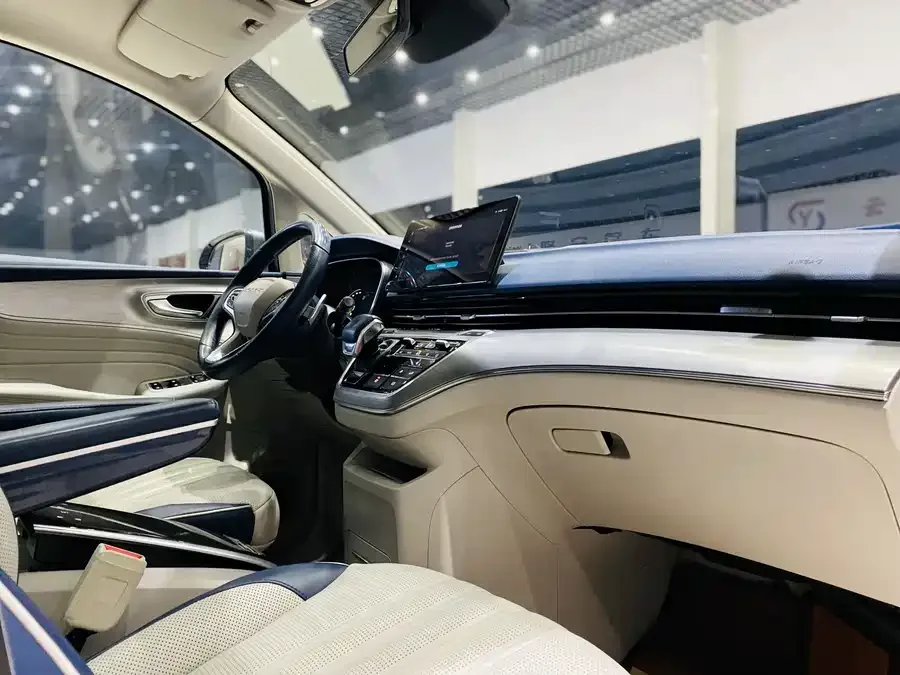 Roewe iMAX8 Roewe iMAX8 2022 400TGI Honor Edition 2022 — миниатюра 4