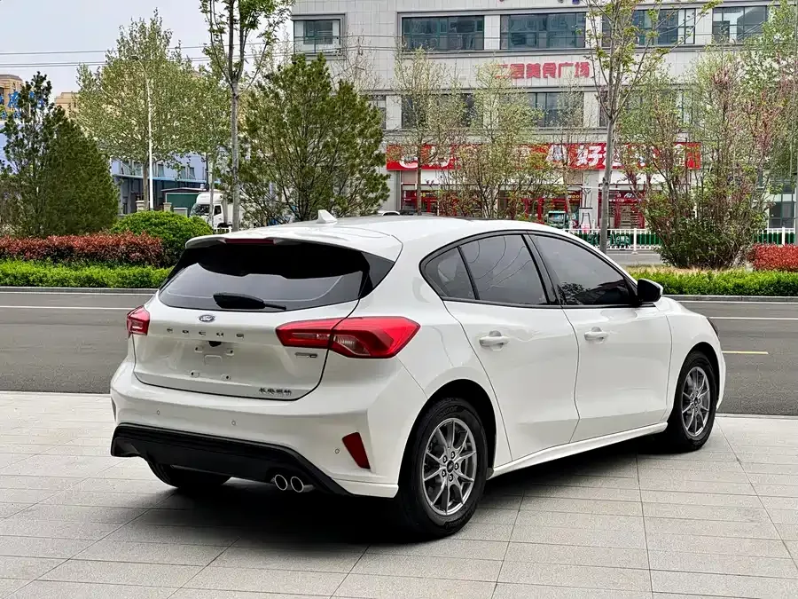Ford Focus Focus 2021 Hatchback EcoBoost 180 Automatic Front Model 2022 — миниатюра 3