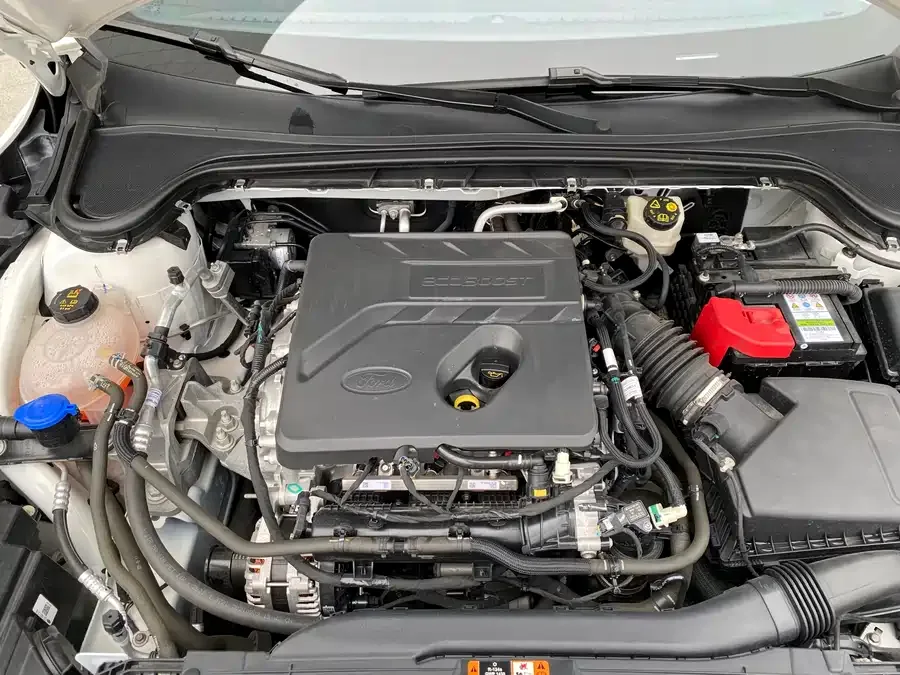 Ford Focus Focus 2021 Hatchback EcoBoost 180 Automatic Front Model 2022 — миниатюра 5
