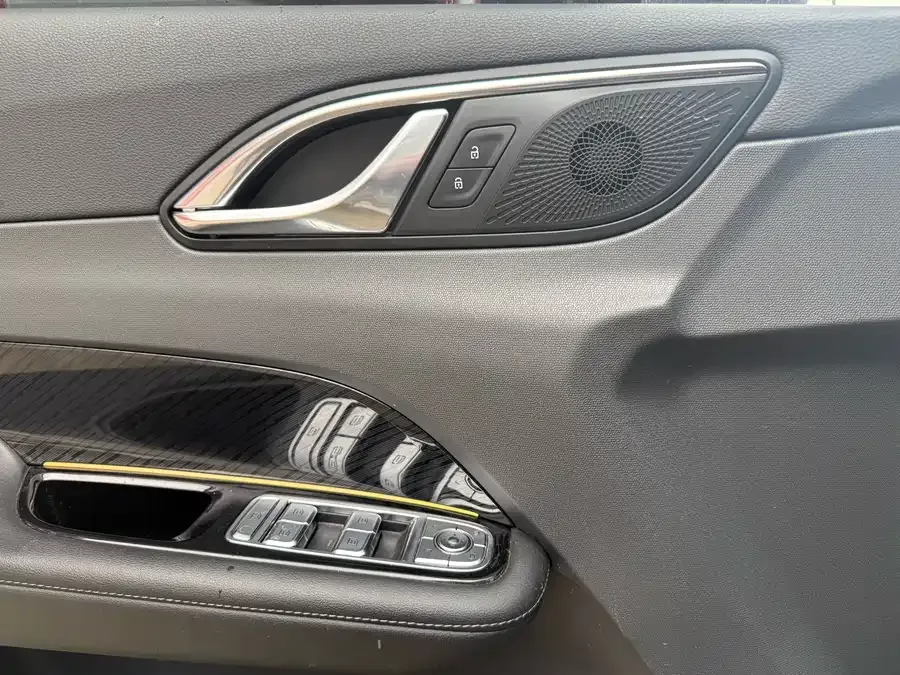Hongqi HS3 PHEV Hongqi HS3 PHEV 2024 115km Jinwei Edition 2024 — миниатюра 2