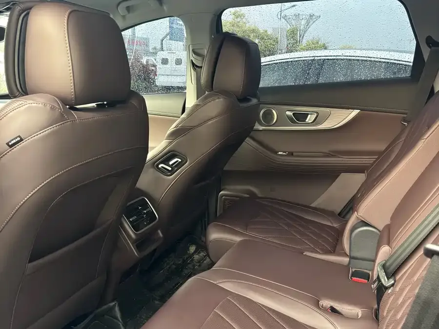 Chery Tiggo 8 PRO Tiggo 8 PRO 2024 Champion Edition 390T 2WD Peak Edition 7 seats 2024 — миниатюра 3