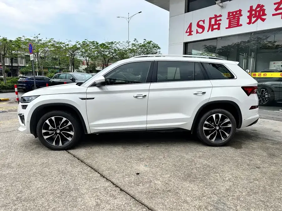 Skoda Kodiaq Kodiak 2024 TSI330 5-seater two-wheel drive luxury version 2024 — миниатюра 4