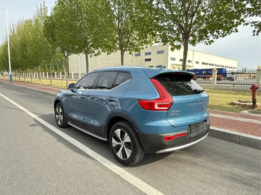 Volvo XC40 2023 B3 Zhiyuan Luxury Edition 2023 — миниатюра 2