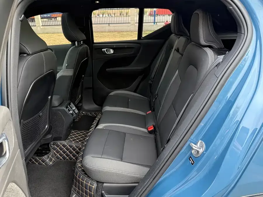 Volvo XC40 2023 B3 Zhiyuan Luxury Edition 2023 — миниатюра 4