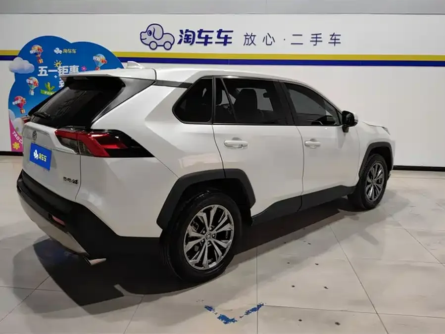 Toyota RAV4 RAV4 Rongfang 2023 2.0L CVT 2WD Fashion Edition 2023 — миниатюра 3