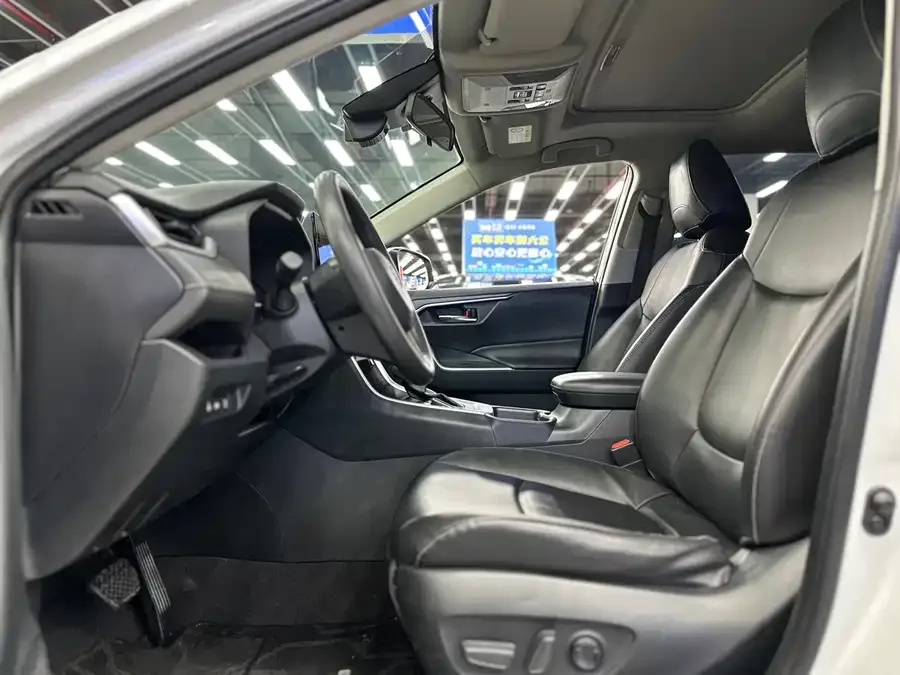 Toyota RAV4 RAV4 Rongfang 2023 2.0L CVT 2WD Fashion Edition 2024 — миниатюра 2